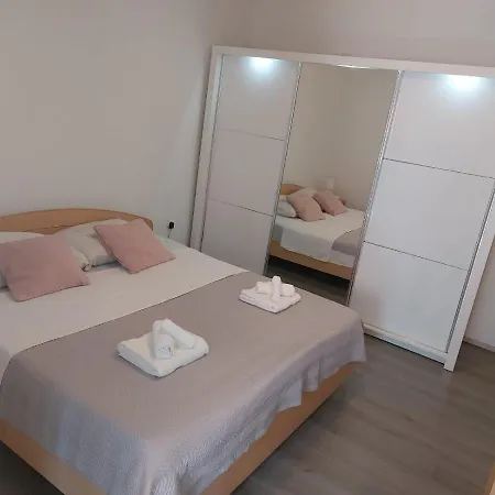 Stella Apartment *